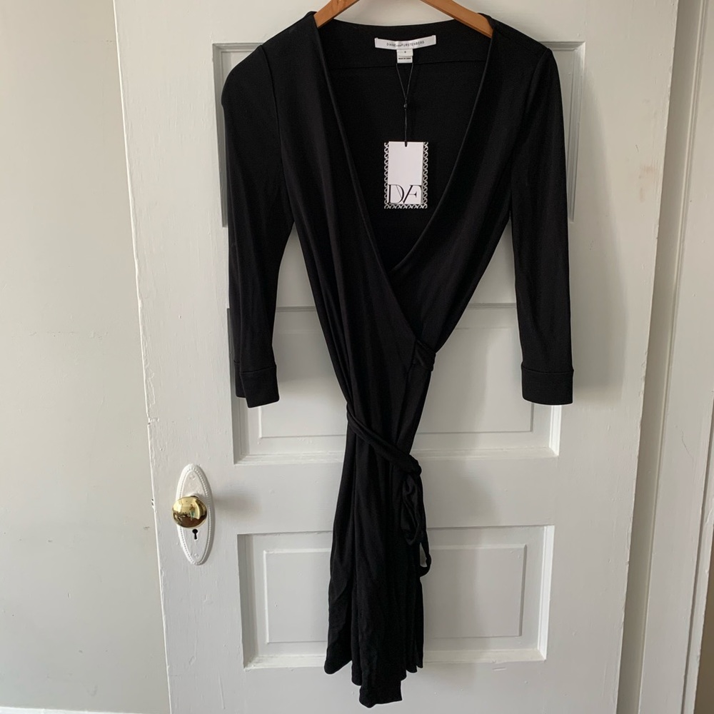 DVF Diane Von Fusternberg Black Wrap Dress size 6